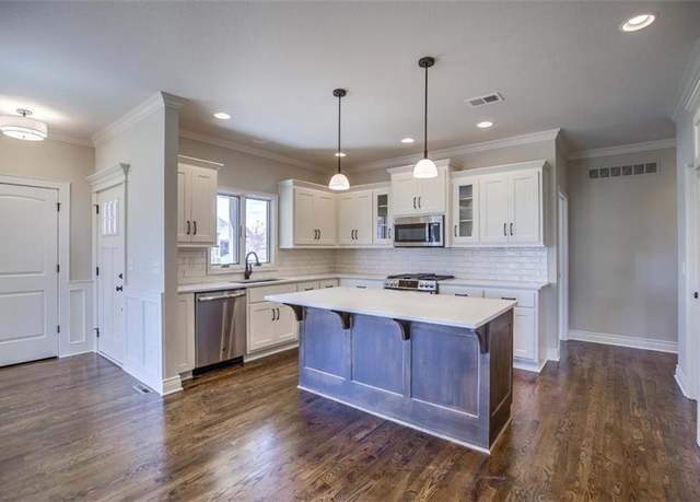 Property at 11483 S Waterford Dr, Olathe, KS 66061, 3 beds, 3 baths