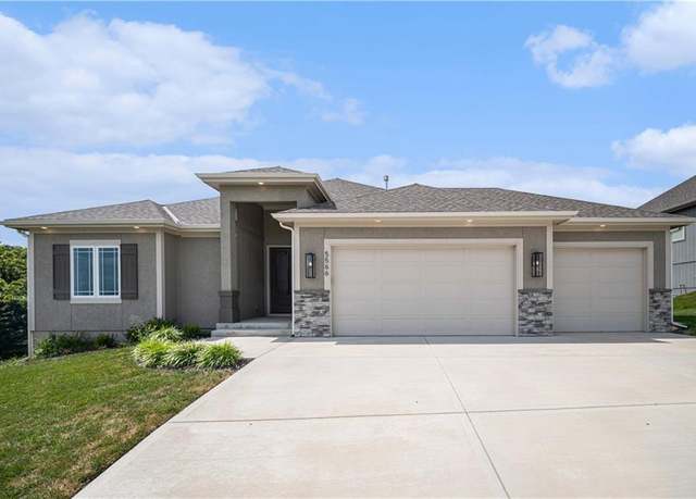 Property at 5566 Thousand Oaks Dr, Kansas City, MO 64152, 4 beds, 4.5 baths