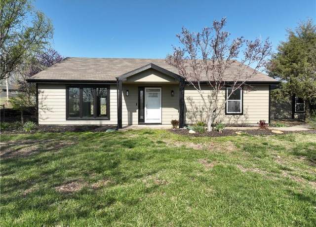 Property at 5183 Cherokee Ln, Mclouth, KS 66054, 3 beds, 2.5 baths