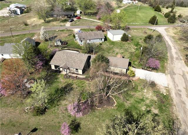 Property at 5183 Cherokee Ln, Mclouth, KS 66054, 3 beds, 2.5 baths