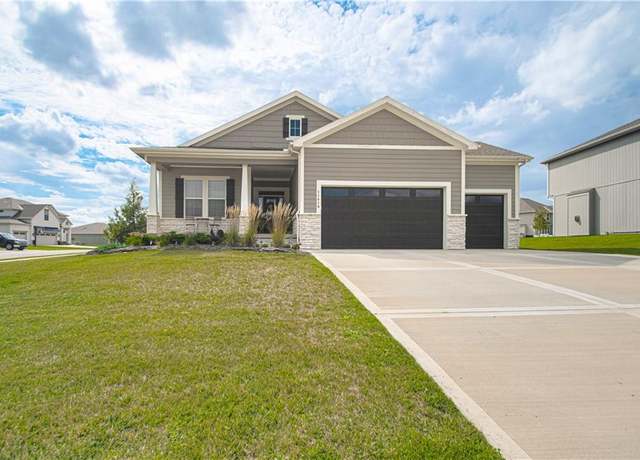 Property at 11410 Bluestem Dr, Kearney, MO 64060, 4 beds, 3 baths
