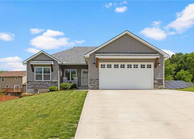 Property at 481 Olive Ct, Warrensburg, MO 64093, 5 beds, 3 baths