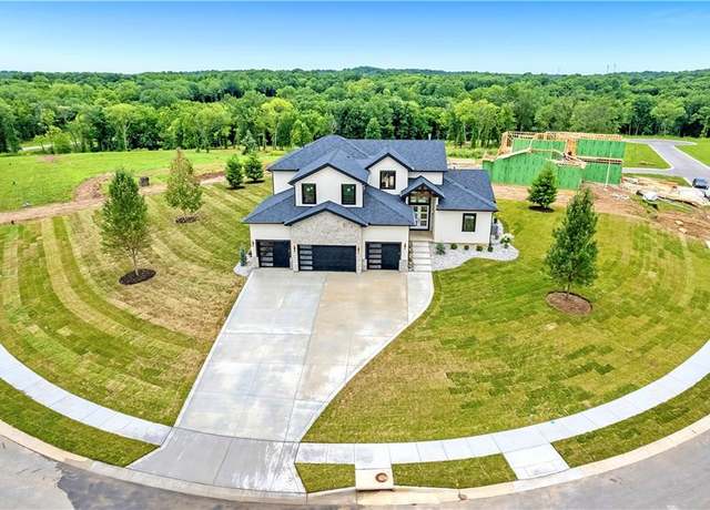 Property at 10213 Countryside Dr, Kansas City, KS 66109, 6 beds, 5.5 baths