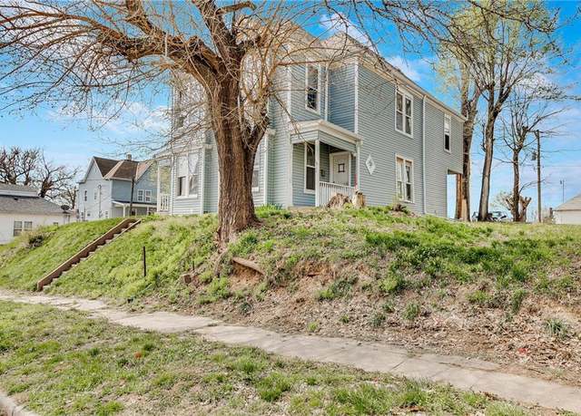 Property at 920-922 S 14th St, St Joseph, MO 64503, 6 beds, 2 baths