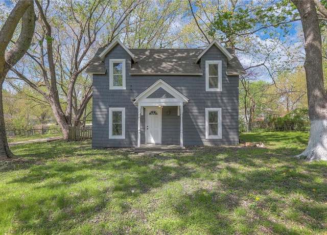 Property at 216 W 4th St, Peculiar, MO 64078, 3 beds, 1 bath