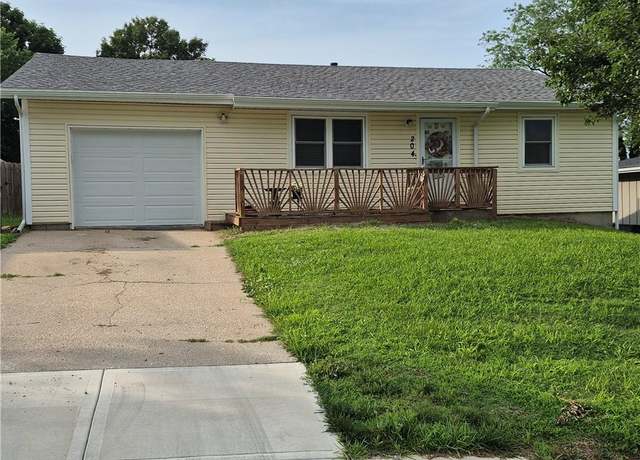 Property at 204 Dakota St, Leavenworth, KS 66048, 3 beds, 2 baths