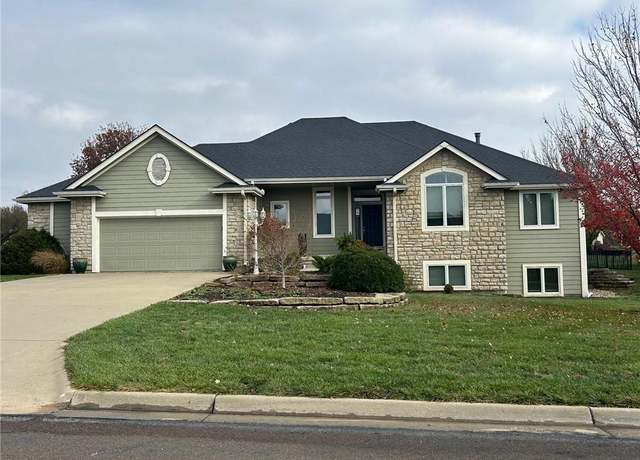 Property at 1214 Signal Lake Ct, Baldwin City, KS 66006, 4 beds, 3.5 baths