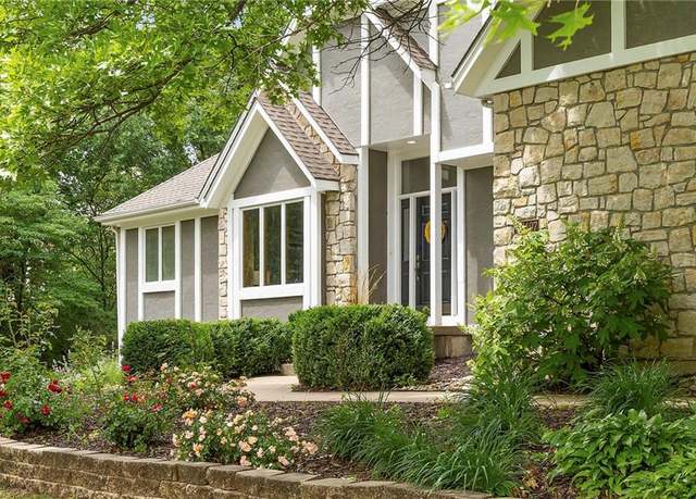 Property at 20407 Crickett Ln, Lenexa, KS 66220, 4 beds, 3.5 baths