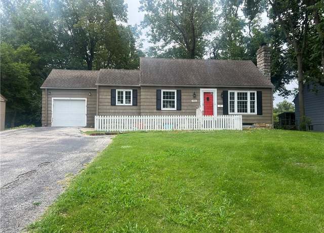 Property at 7901 W 61st St, Merriam, KS 66202, 4 beds, 2 baths