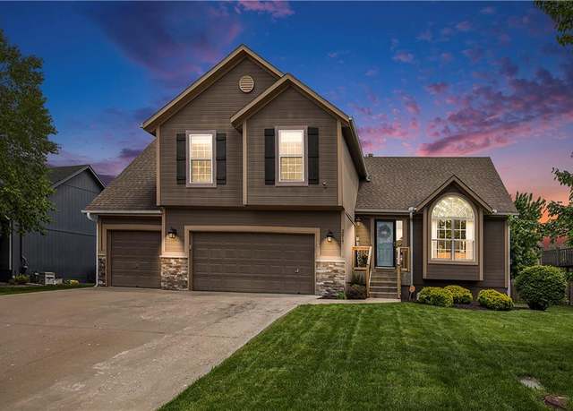Property at 2517 SW Current Ln, Lee's Summit, MO 64082, 4 beds, 3 baths