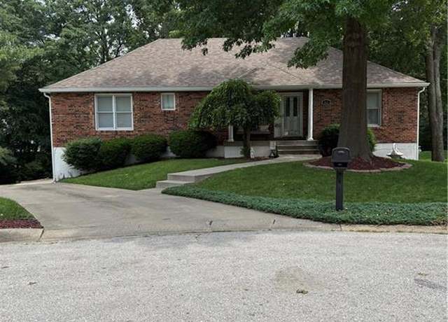 Property at 811 NW Heatherwood Dr, Blue Springs, MO 64015, 3 beds, 3 baths