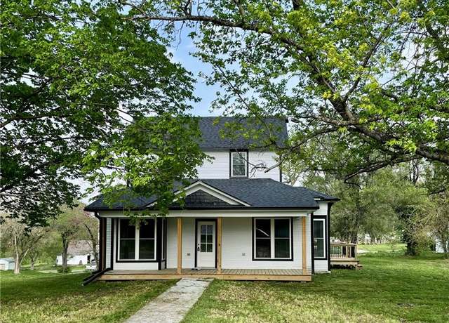 Property at 401 S Clay St, Gallatin, MO 64640, 4 beds, 2.5 baths