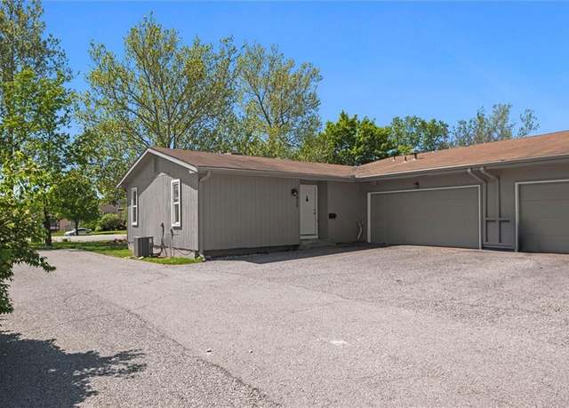 Property at 13923 Falkirk Cir, Grandview, MO 64030, 3 beds, 2.5 baths