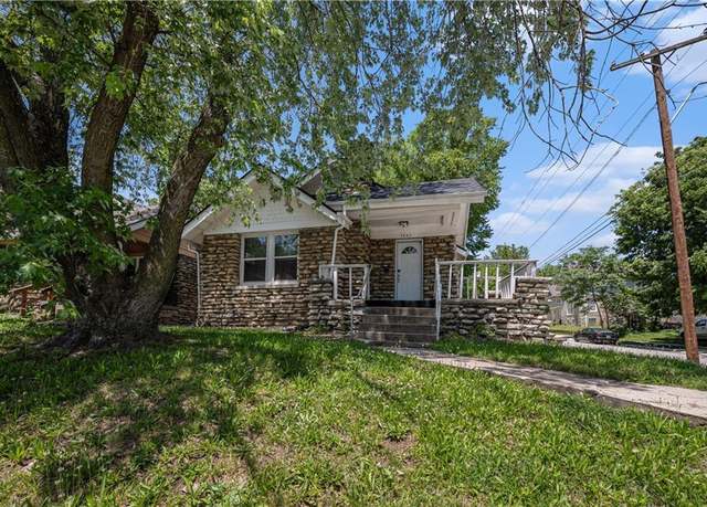 Property at 3842 E 68th Ter, Kansas City, MO 64132, 2 beds, 1.5 baths