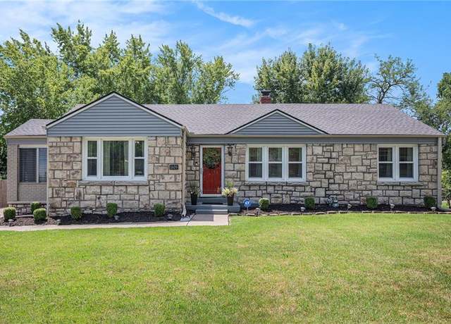 Property at 1609 E 75th St, Kansas City, MO 64131, 3 beds, 2 baths