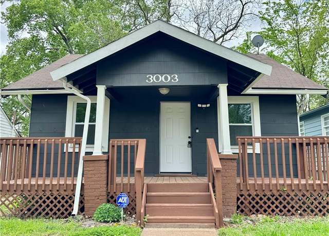 Property at 3003 E 52nd St, Kansas City, MO 64130, 2 beds, 1 bath