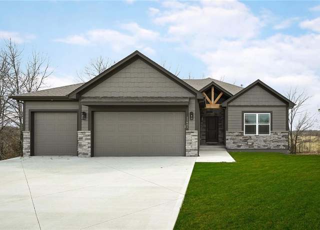 Property at 11200 E 207th St, Peculiar, MO 64078, 6 beds, 4.5 baths