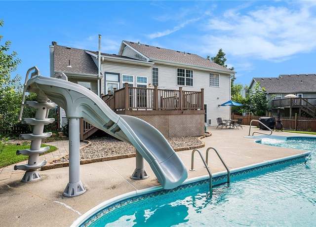 Property at 4304 Kensington Dr, St Joseph, MO 64506, 4 beds, 3.5 baths