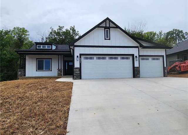 Property at 6353 Crescent Rim Dr, Ozawkie, KS 66070, 3 beds, 2 baths