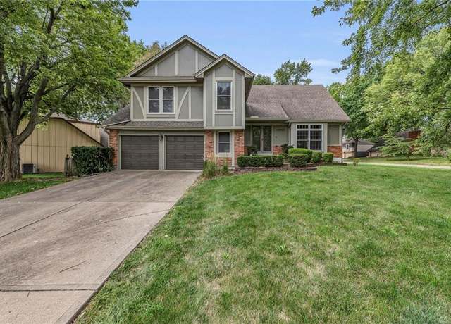 Property at 13303 W 102nd St, Lenexa, KS 66215, 4 beds, 2.5 baths