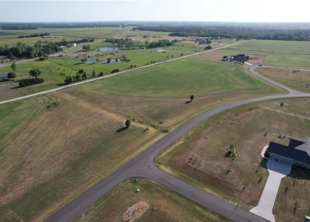 Property at 8 Wheatland Dr, Ottawa, KS 66067