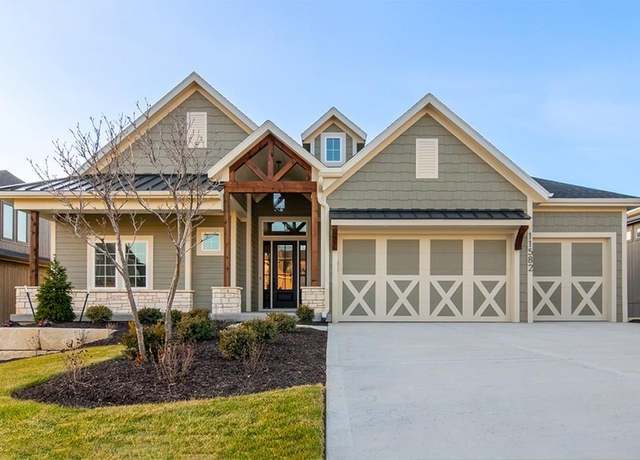 Property at 11618 S Zarda Dr, Olathe, KS 66061, 4 beds, 4 baths