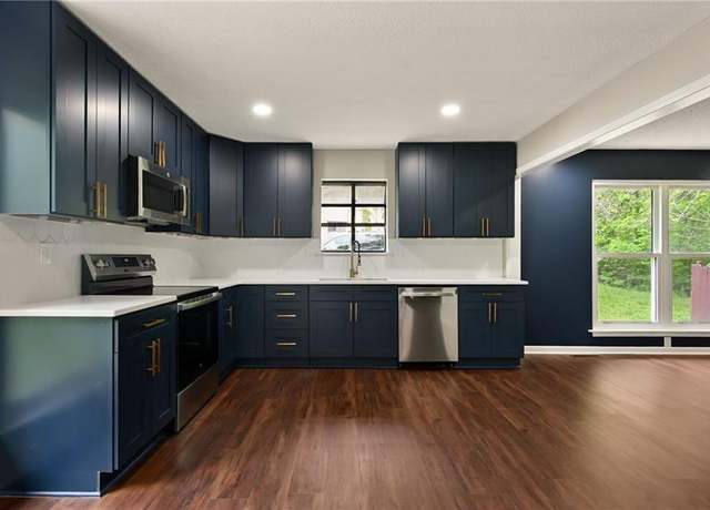 Property at 7826 Haskell Dr, Kansas City, KS 66109, 6 beds, 3 baths