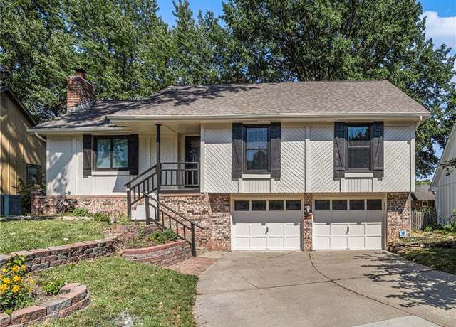Property at 507 NE Country Ln, Lee's Summit, MO 64086, 3 beds, 2 baths