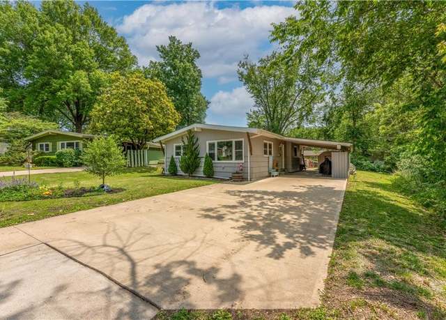 Property at 1112 Anderson St, Warrensburg, MO 64093, 3 beds, 1.5 baths