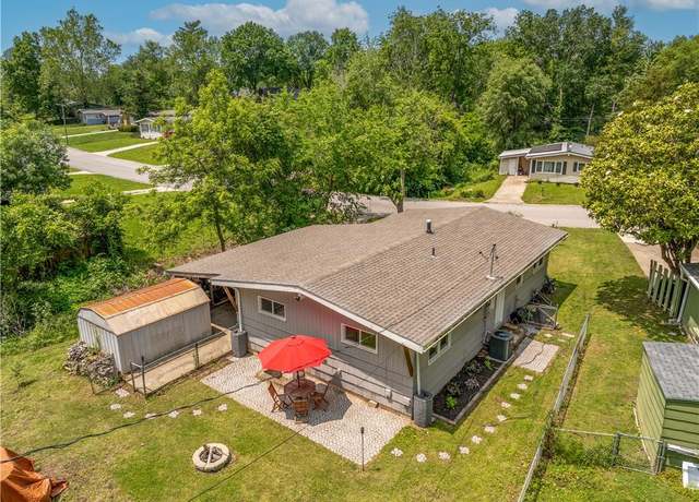 Property at 1112 Anderson St, Warrensburg, MO 64093, 3 beds, 1.5 baths