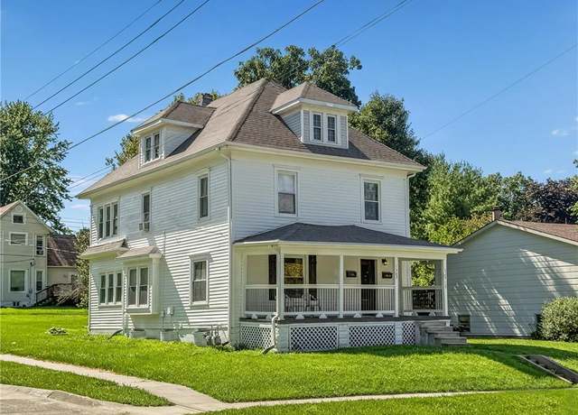 Property at 1302 N Mulberry St, Maryville, MO 64468, 4 beds
