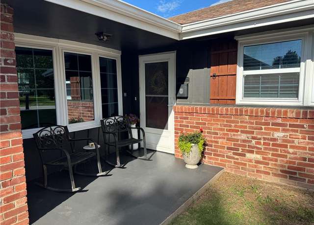Property at 912 Circle Dr, Independence, KS 67301, 3 beds, 2 baths