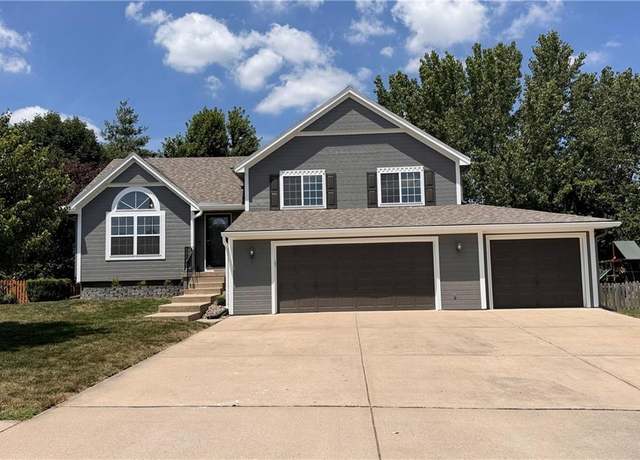 Property at 4000 NE 79th St, Kansas City, MO 64119, 3 beds, 2.5 baths