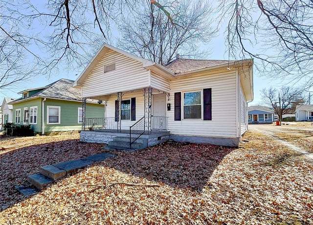Property at 648 E 11th St, Sedalia, MO 65301, 3 beds, 1 bath