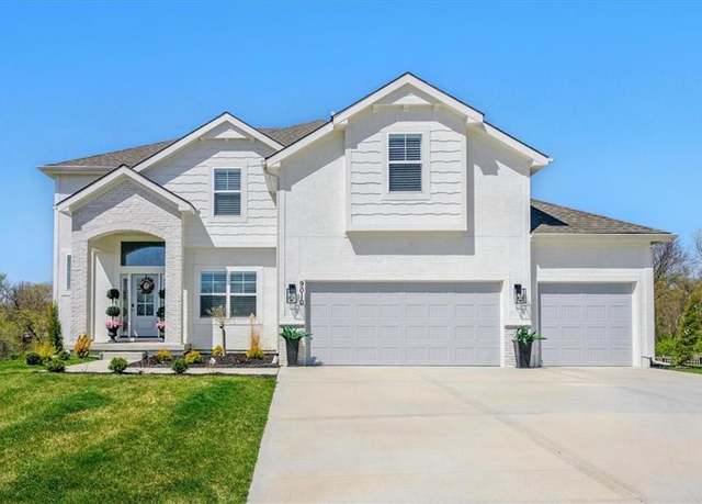 Property at 9010 N Denver Ave, Kansas City, MO 64156, 4 beds, 3.5 baths