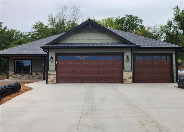 Property at 6365 Crescent Rim Dr, Ozawkie, KS 66070, 3 beds, 2 baths