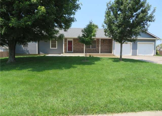 Property at 290 Rawlings Dr, Tonganoxie, KS 66086, 4 beds, 3.5 baths