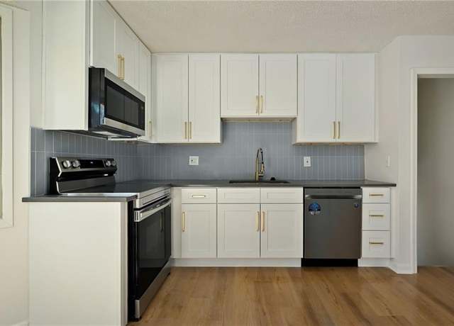Property at 6101 NW 51st Ter, Kansas City, MO 64151, 3 beds, 2 baths