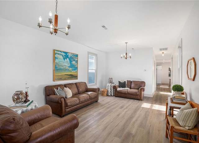 Property at 325 Kiowa St, Leavenworth, KS 66048, 3 beds, 1 bath