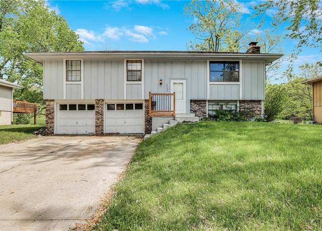 Property at 2320 SW Keystone Dr, Blue Springs, MO 64014, 3 beds, 2.5 baths