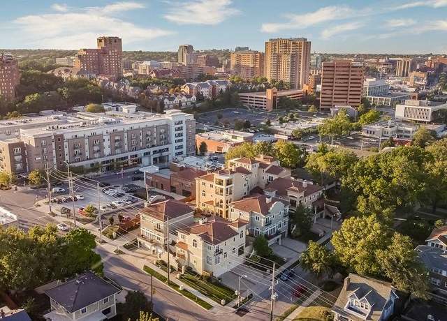 Property at 4 E 51st St, Kansas City, MO 64112, 2 beds, 3 baths