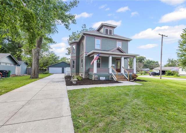 Property at 1004 S Willow St, Ottawa, KS 66067, 5 beds, 3.5 baths