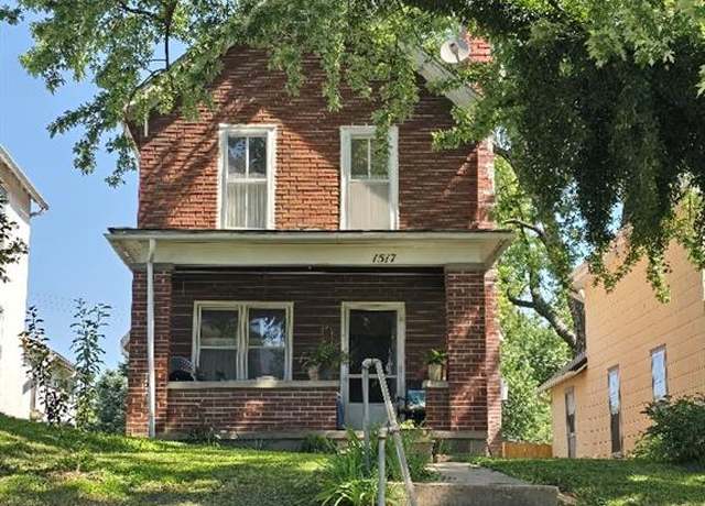 Property at 1517 Commercial St, Atchison, KS 66002, 2 beds, 1.5 baths