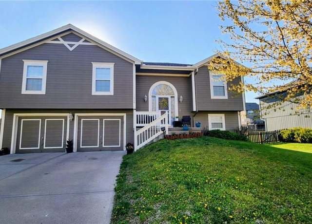Property at 11908 N Lydia Ave, Kansas City, MO 64155, 3 beds, 2 baths