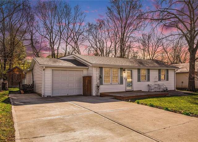 Property at 323 Woods Ave, Excelsior Springs, MO 64024, 3 beds, 2 baths