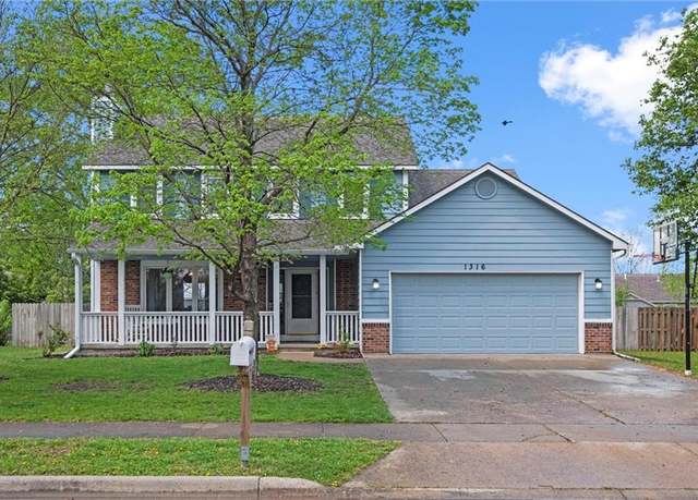 Property at 1316 S Redbud St, Ottawa, KS 66067, 4 beds, 3 baths