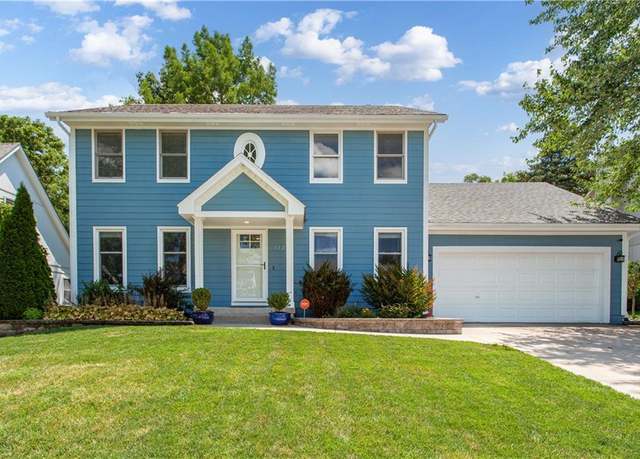 Property at 1321 SW Crossing Dr, Lees Summit, MO 64081, 3 beds, 3.5 baths