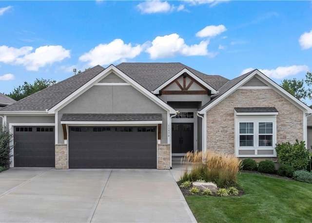 Property at 11570 S Montclaire Dr, Olathe, KS 66061, 4 beds, 3 baths
