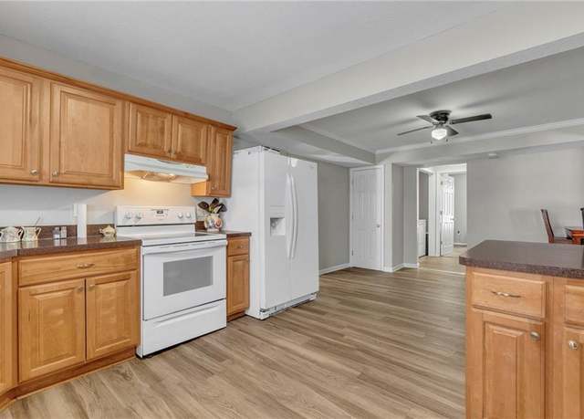 Property at 108 W Main St, Fontana, KS 66026, 3 beds, 2 baths