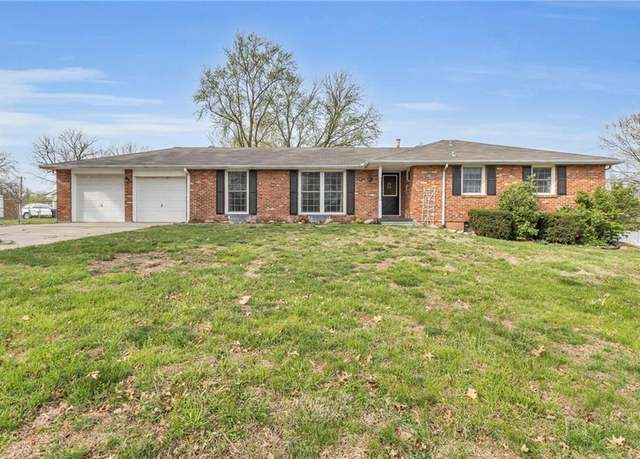 Property at 9906 Shaggy Bark Ln, Kansas City, MO 64152, 3 beds, 3 baths